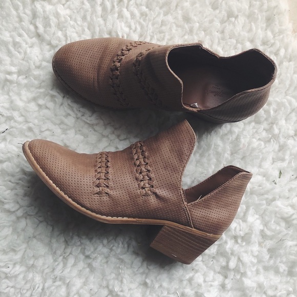 Universal Thread Shoes - Braided Ankle Boots